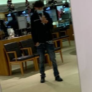 Meet your Posher, Adrian